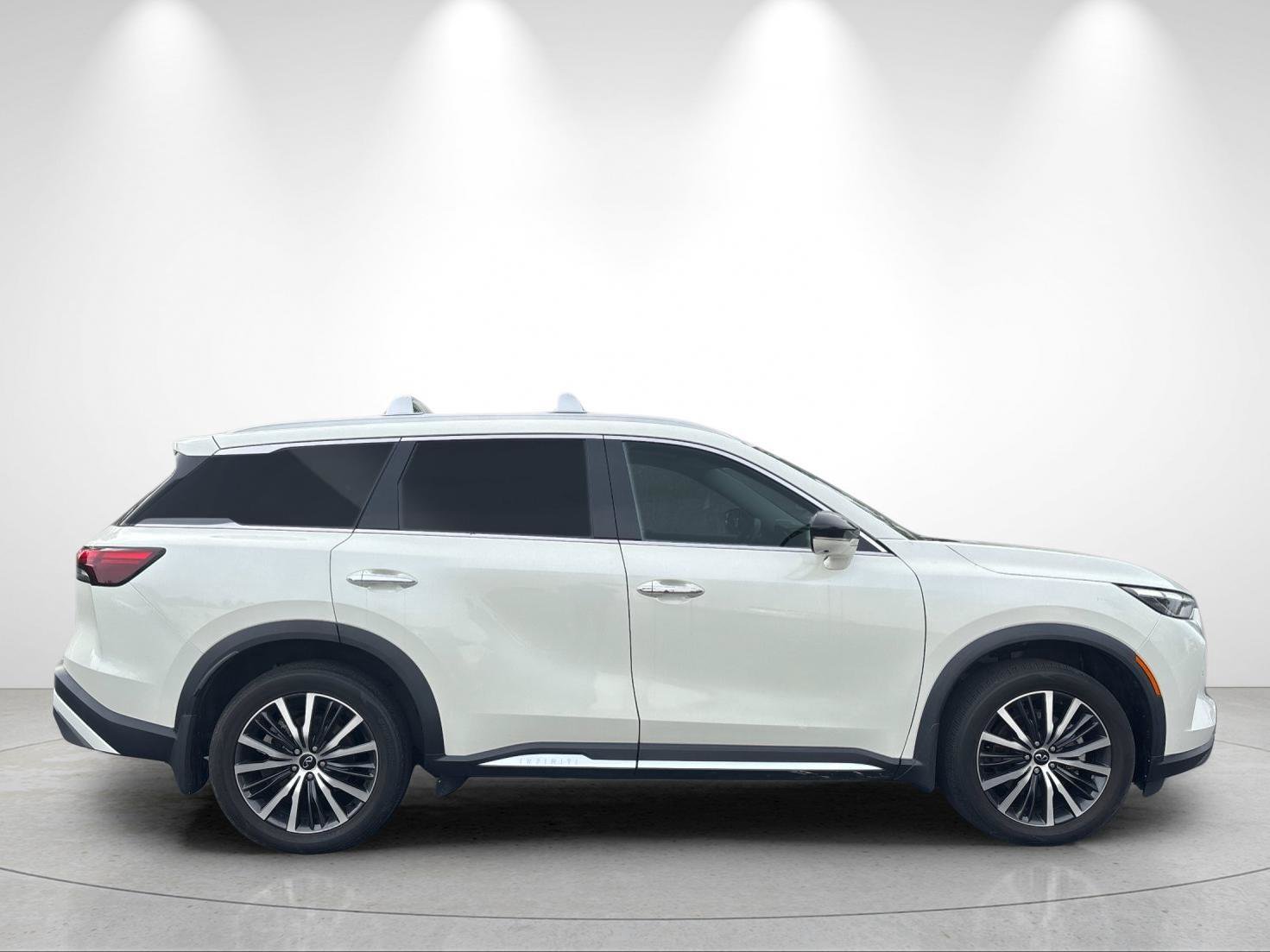 Used 2023 INFINITI QX60 Sensory w/ Cargo Package AWD/4WD image 6