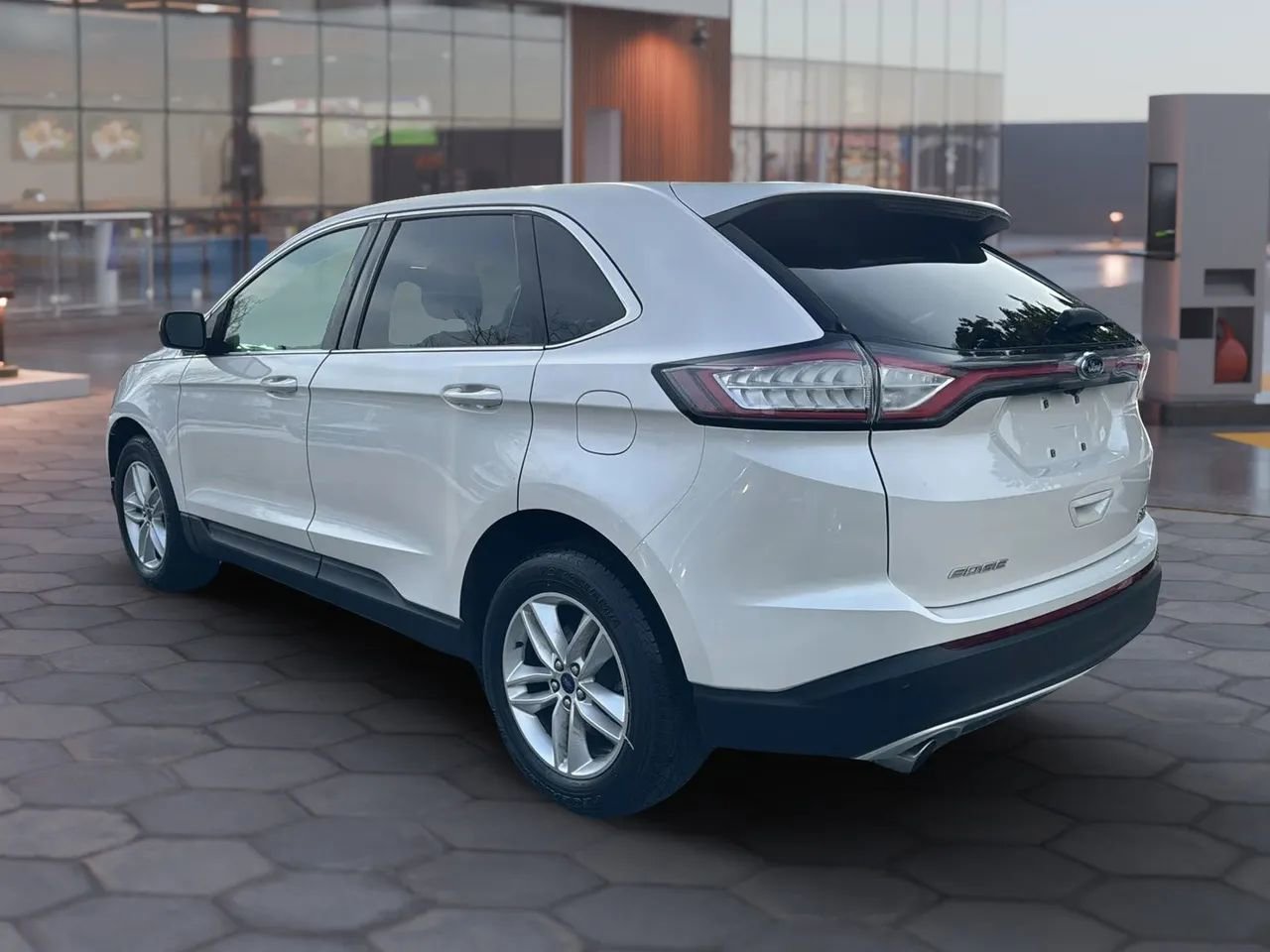 Used 2016 Ford Edge SEL w/ Equipment Group 201A image 7