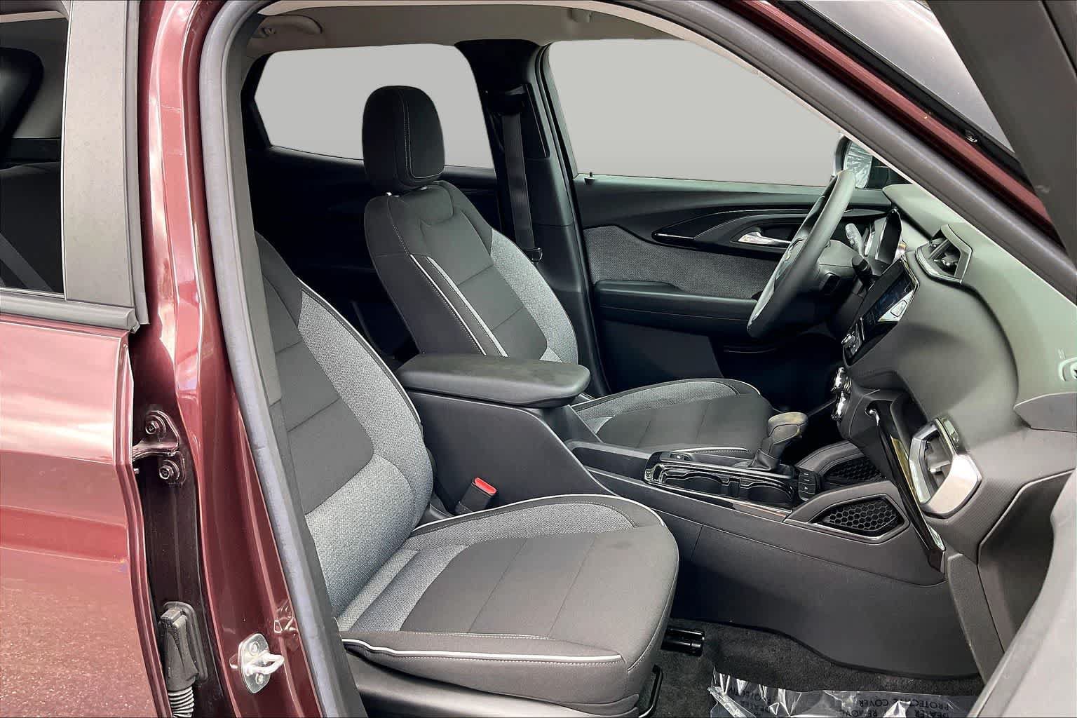 Used 2023 Chevrolet TrailBlazer LT w/ Convenience Package FWD image 8