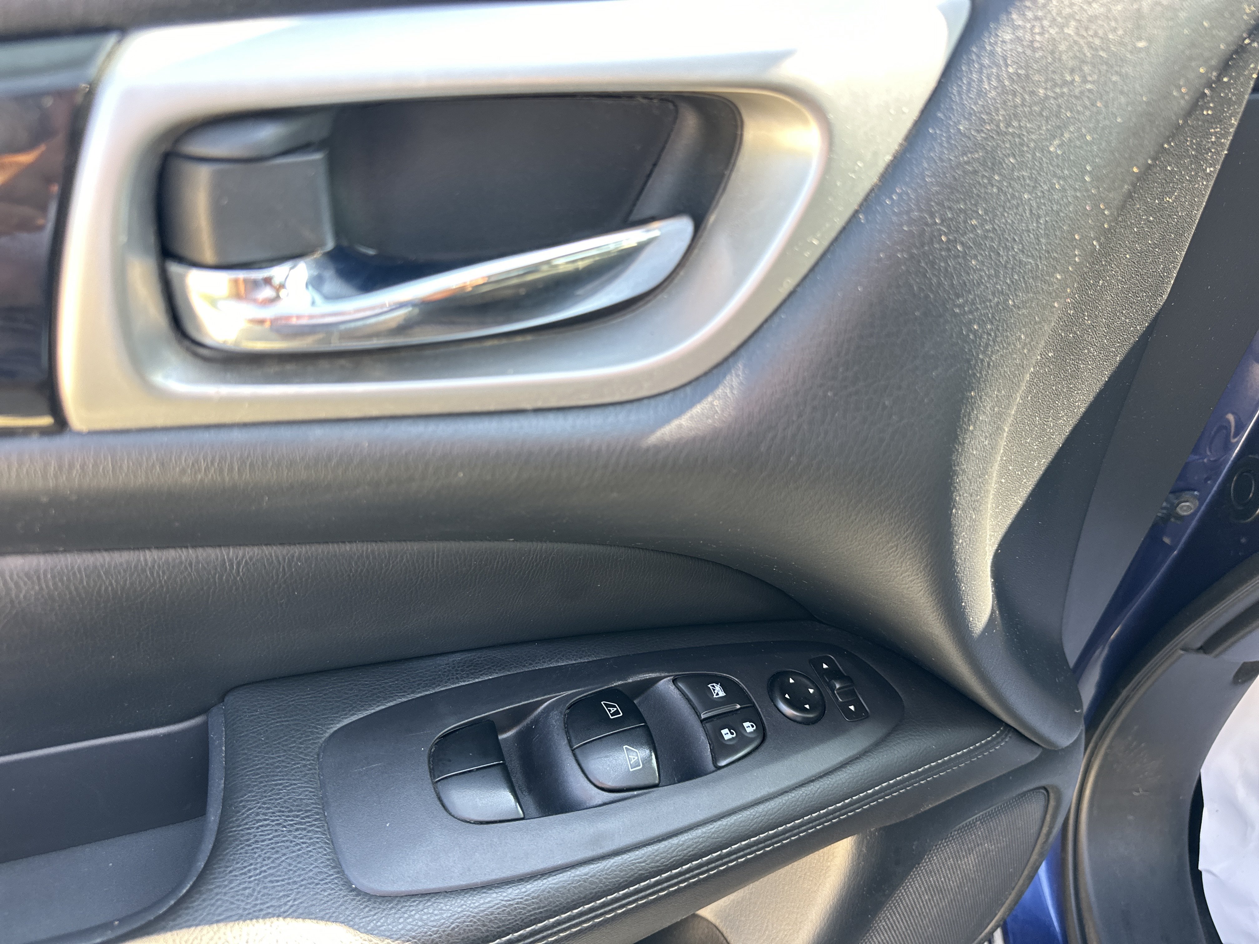 Used 2019 Nissan Pathfinder SV AWD/4WD image 9