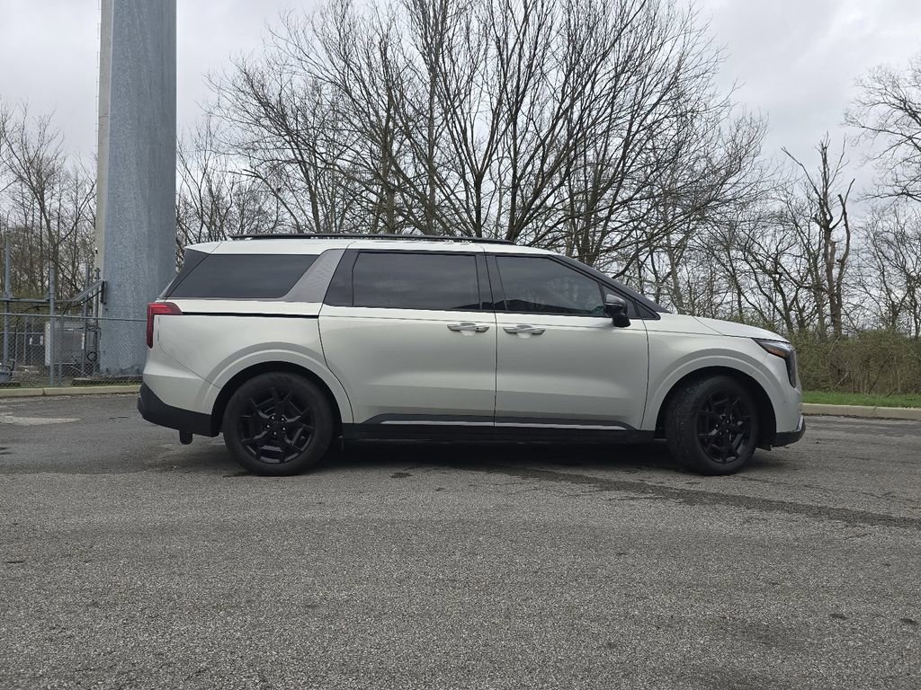 Used 2025 Kia Carnival SX w/ SX Dark Edition Package image 16