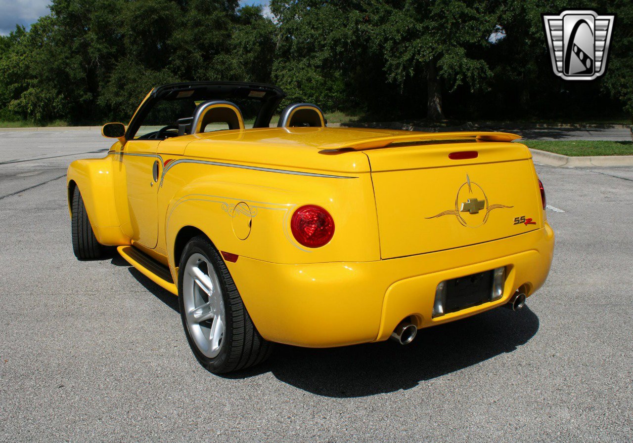 Used 2005 Chevrolet SSR w/ Preferred Equipment Group image 8