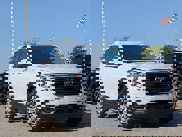 Certified 2024 GMC Terrain SLE image 2