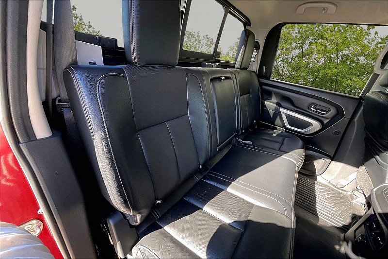 Used 2018 Nissan Titan SL image 25