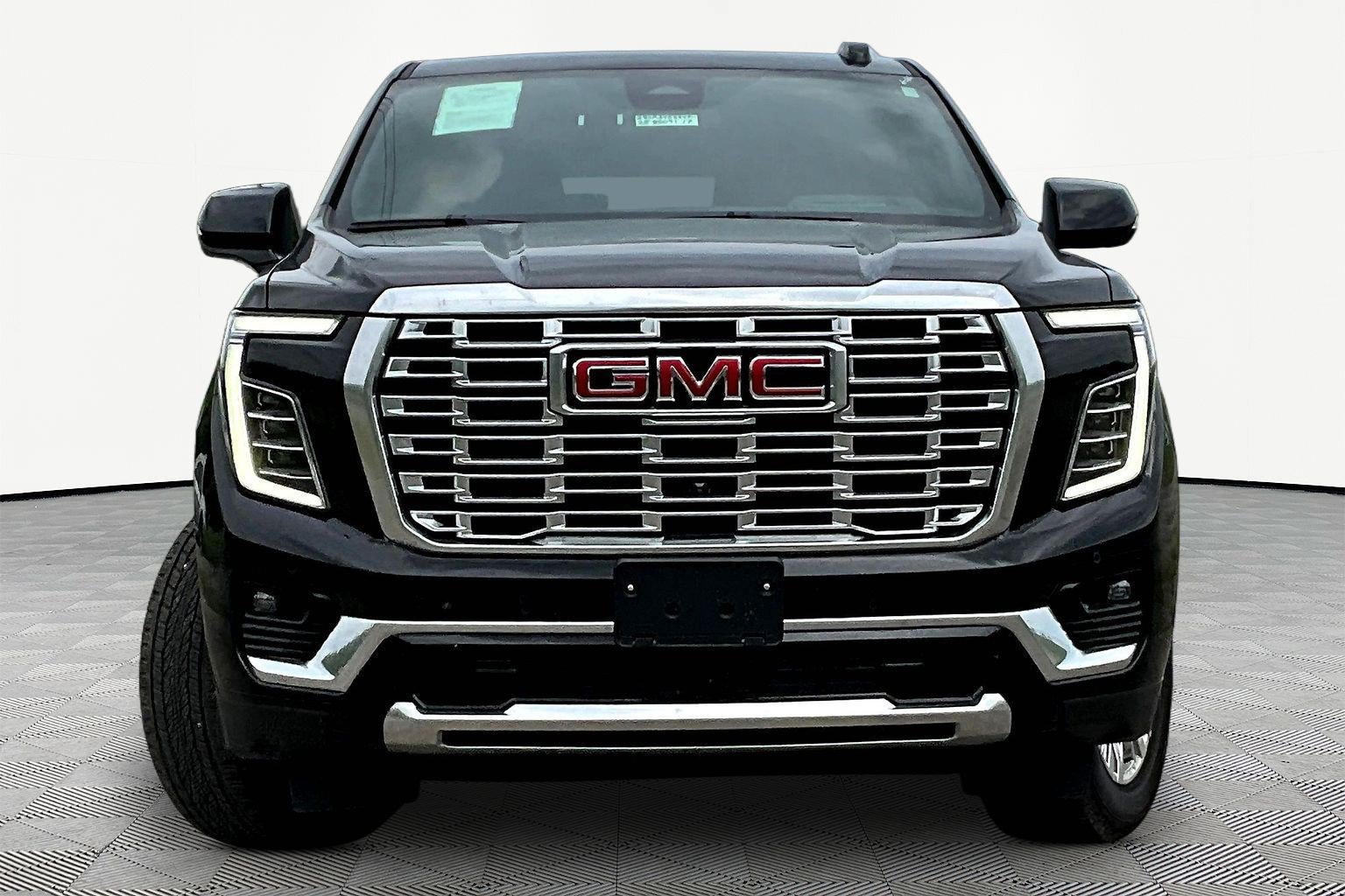 Used 2025 GMC Yukon XL Denali AWD/4WD image 2