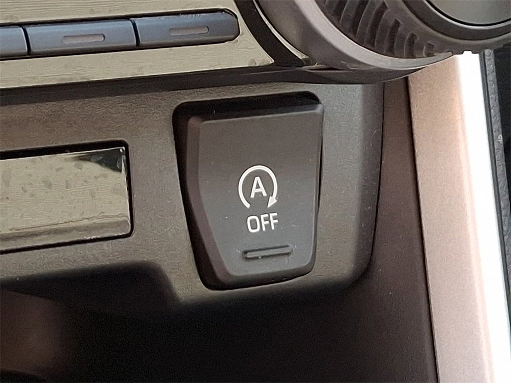 Used 2022 Toyota RAV4 LE image 26