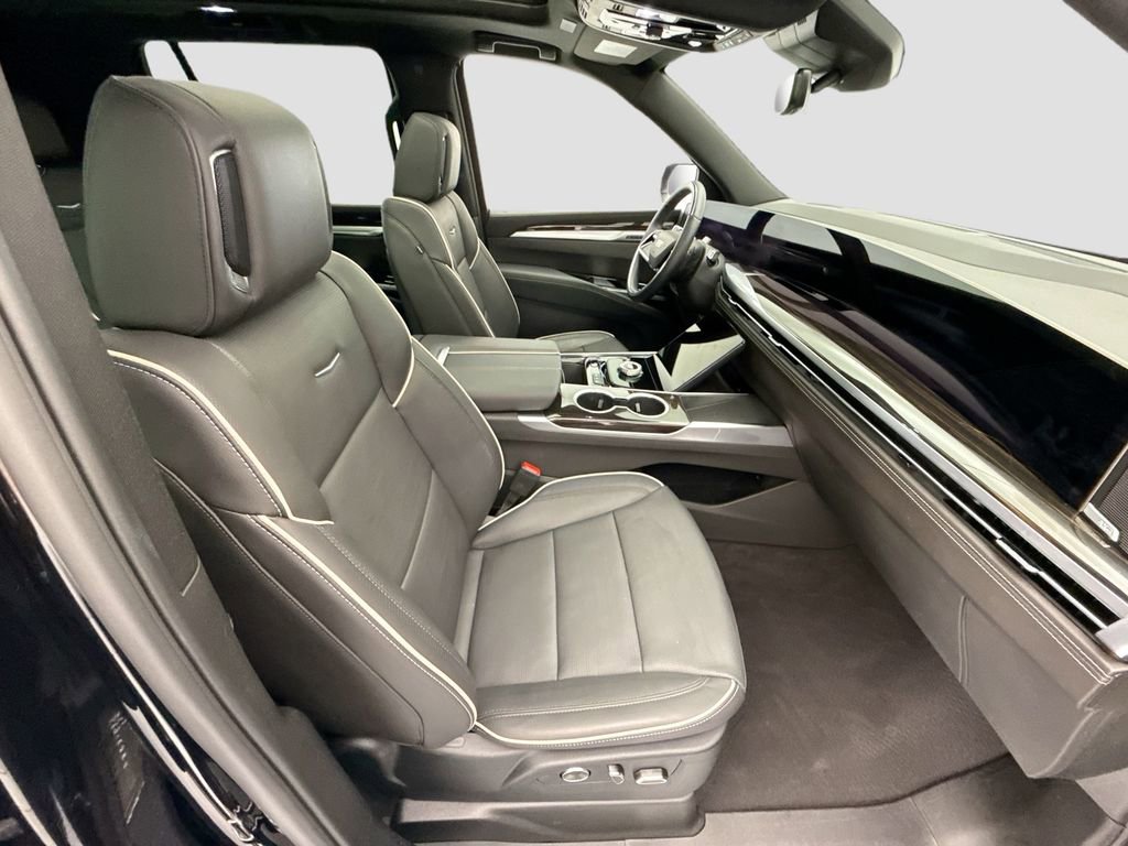 Used 2026 Cadillac Escalade Luxury AWD/4WD image 19