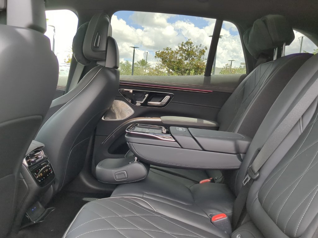 Used 2023 Mercedes-Benz EQS 580 4MATIC SUV image 11