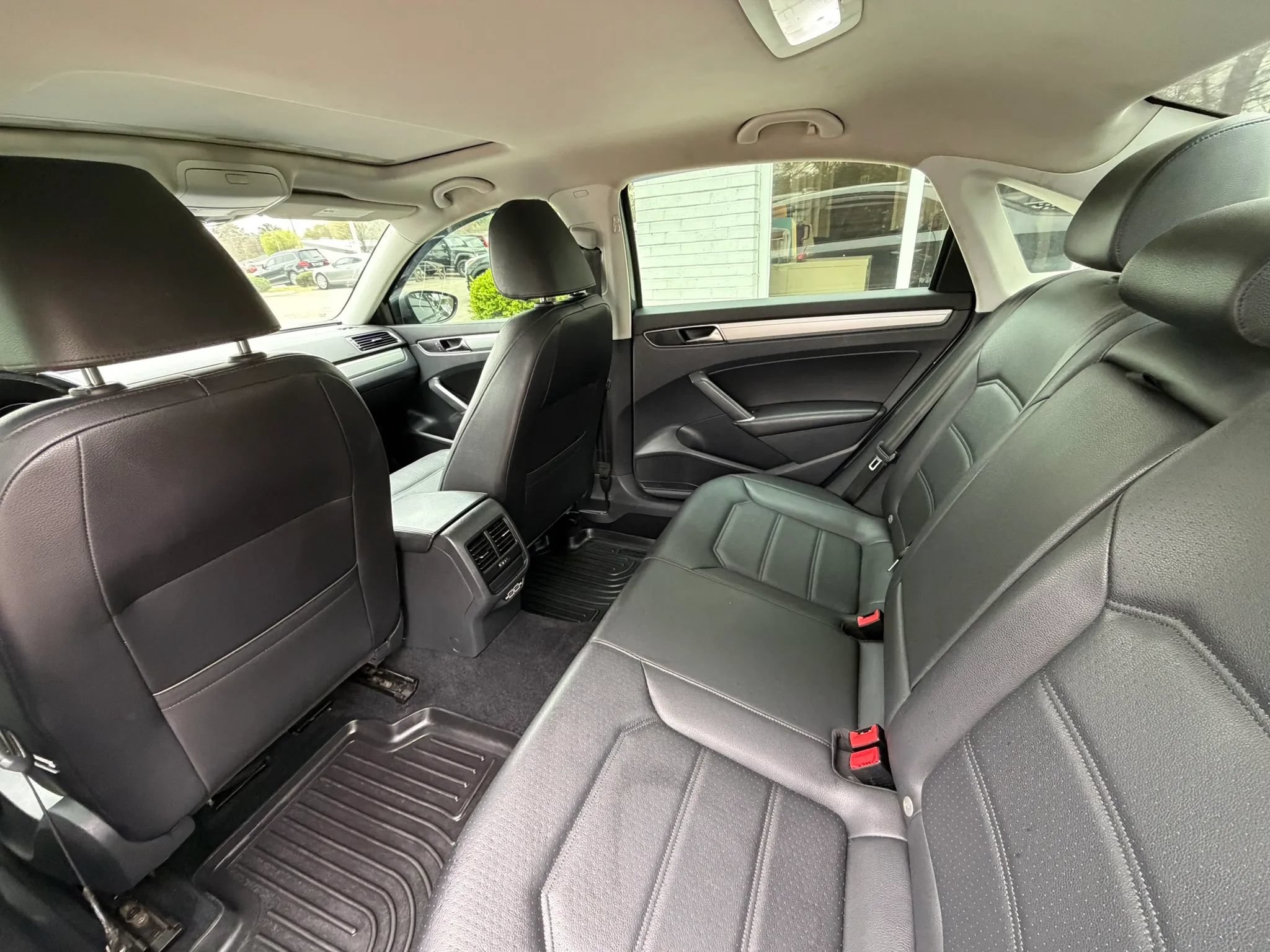 Used 2019 Volkswagen Passat 2.0T Wolfsburg FWD image 17