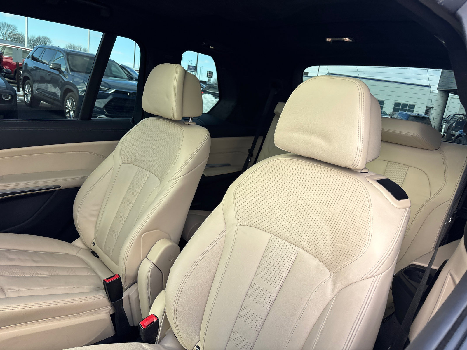Used 2022 BMW X7 M50i w/ Cold Weather Package image 26