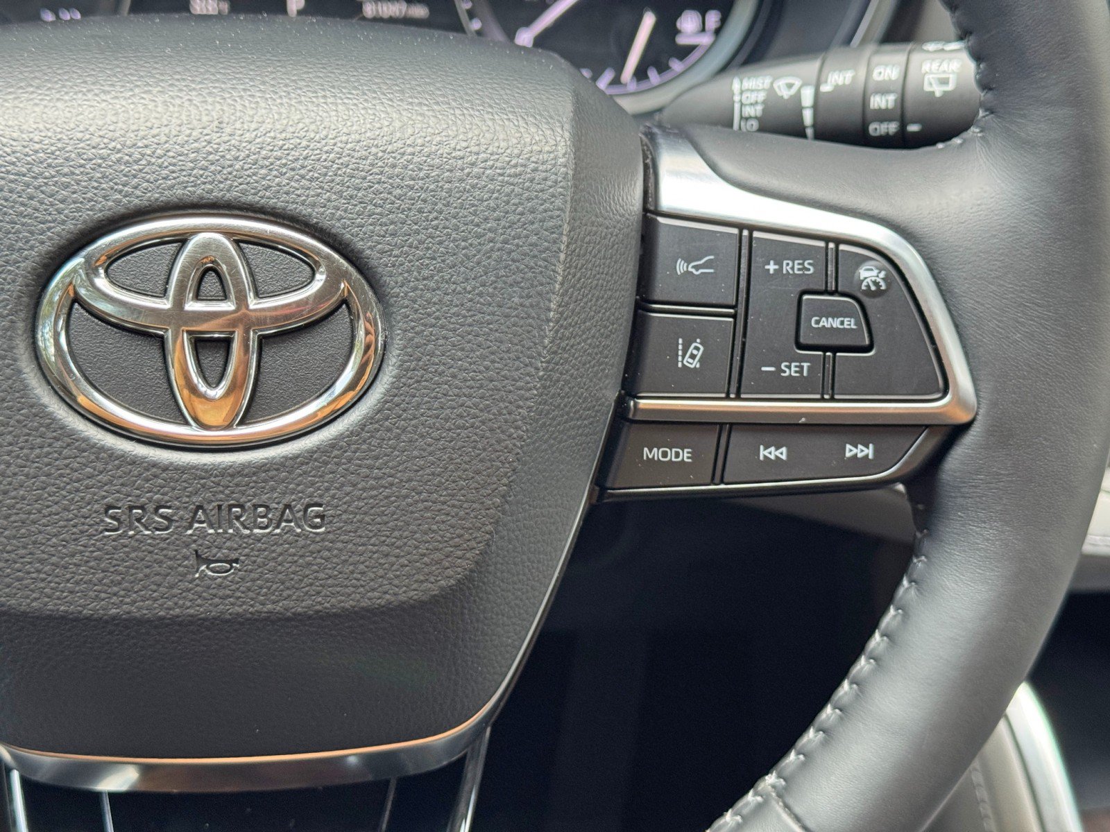 Used 2020 Toyota Highlander Limited FWD image 22