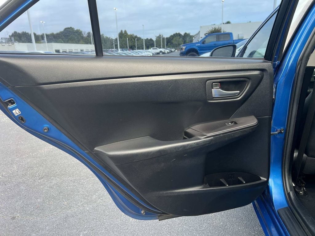Used 2016 Toyota Camry SE FWD image 12