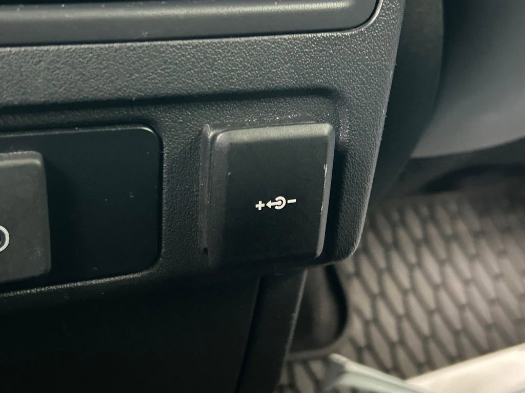 Used 2024 Jaguar F-PACE R-Dynamic S image 22