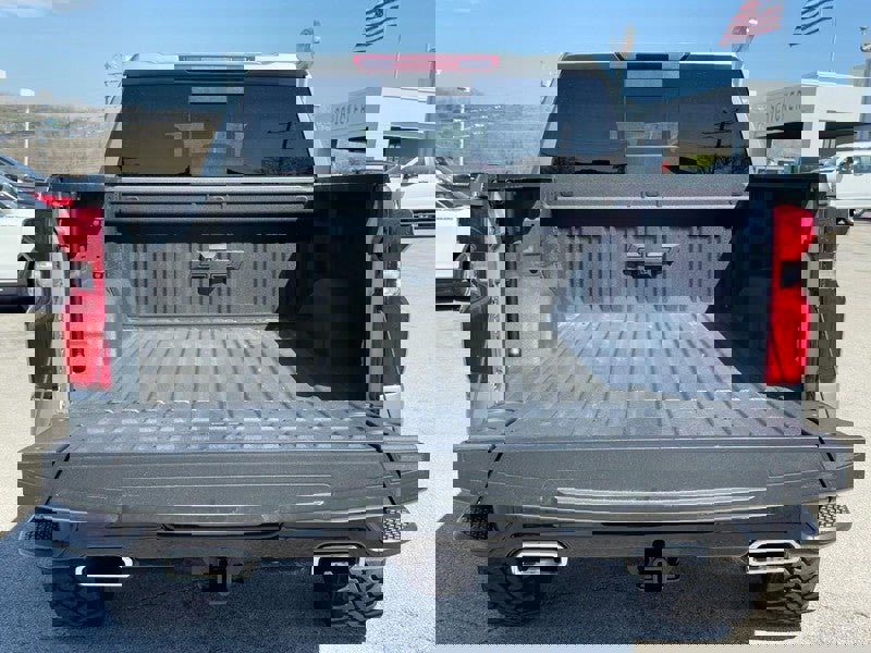 Used 2025 Chevrolet Silverado 1500 LT Trail Boss w/ Convenience Package II image 5