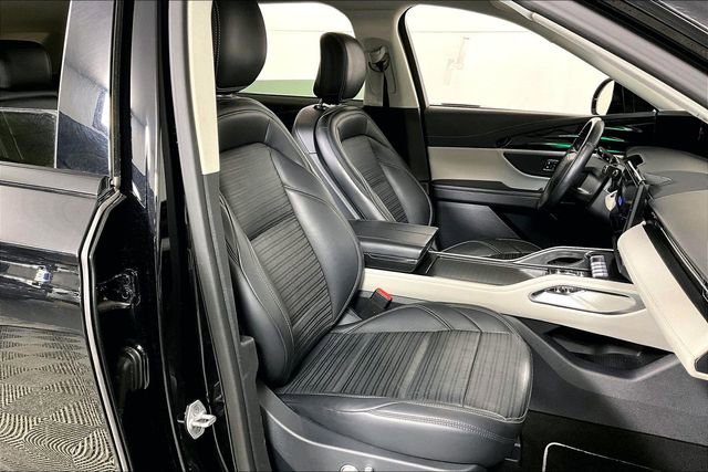 Used 2024 Lincoln Nautilus Reserve image 7