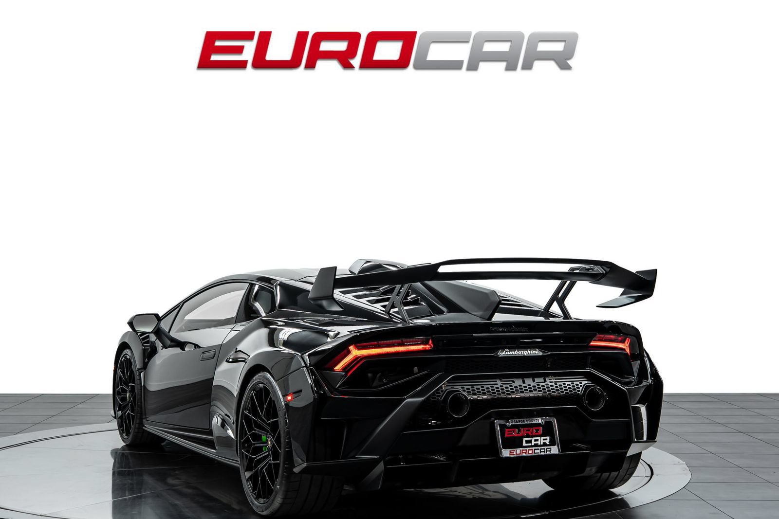 Used 2022 Lamborghini Huracan STO RWD image 3