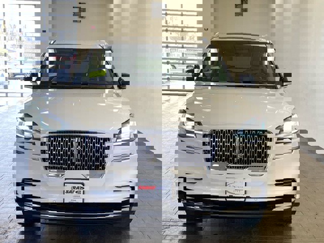 Used 2024 Lincoln Aviator AWD w/ Premium Package image 3