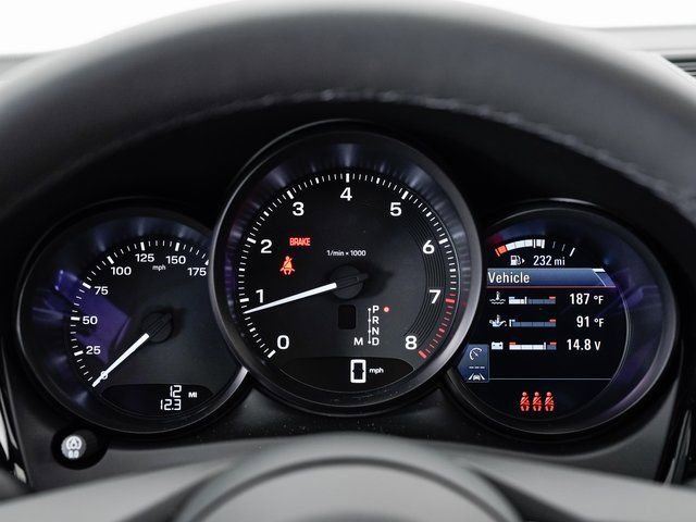 Certified 2025 Porsche Macan image 16
