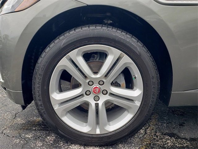 Used 2018 Jaguar F-PACE R-Sport AWD/4WD image 23
