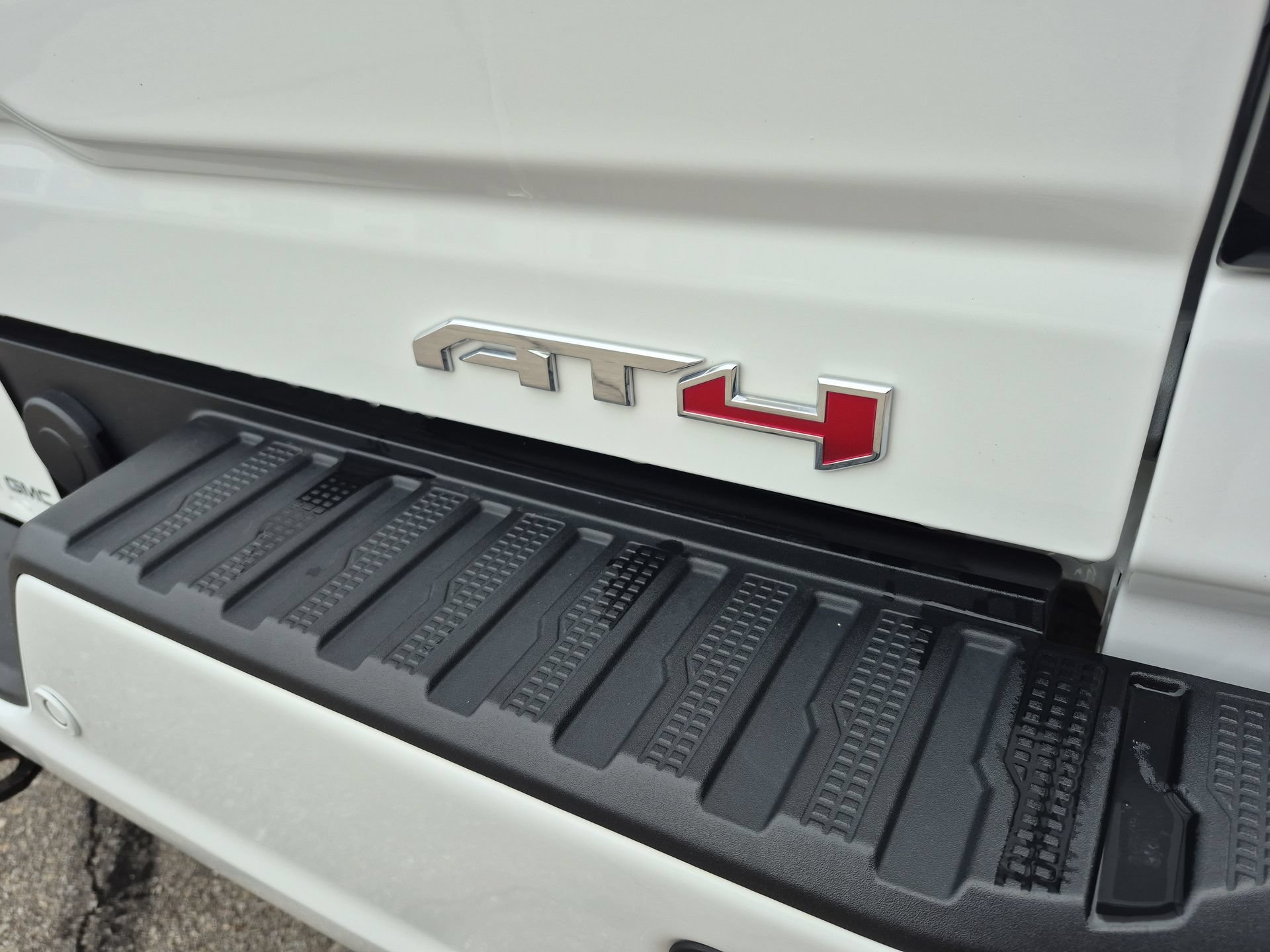 Used 2024 GMC Sierra 2500 AT4 w/ AT4 Premium Plus Package AWD/4WD image 32