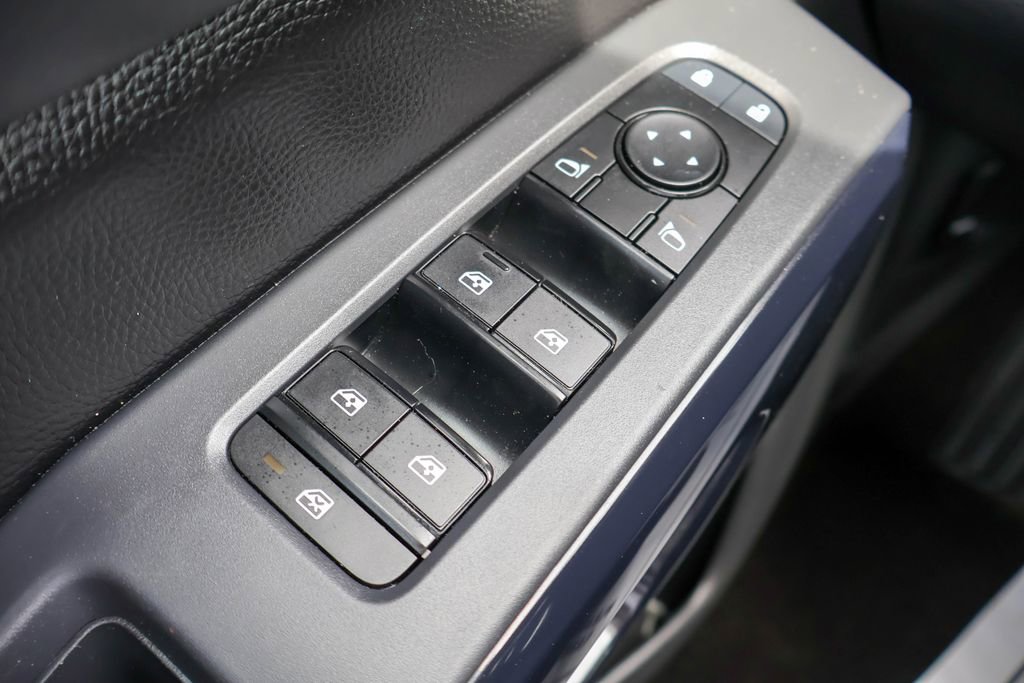 Used 2025 Nissan Pathfinder SV image 17