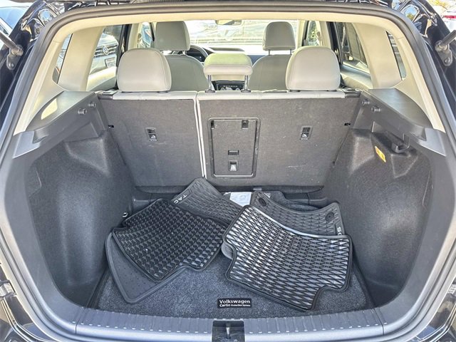 Certified 2023 Volkswagen Taos SE w/ Panoramic Sunroof Package image 5
