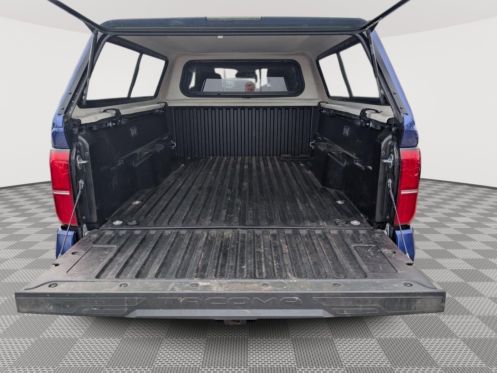 Used 2025 Toyota Tacoma SR5 AWD/4WD image 12