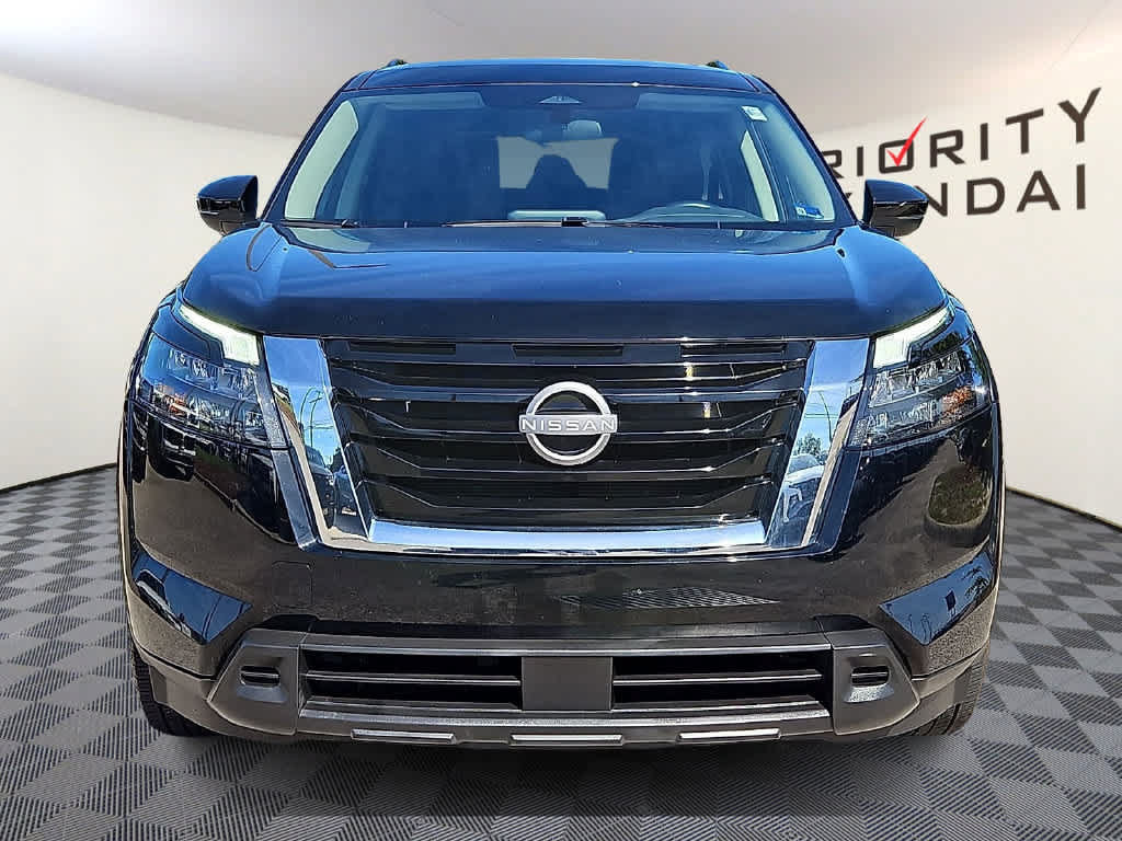Used 2025 Nissan Pathfinder SV FWD image 1