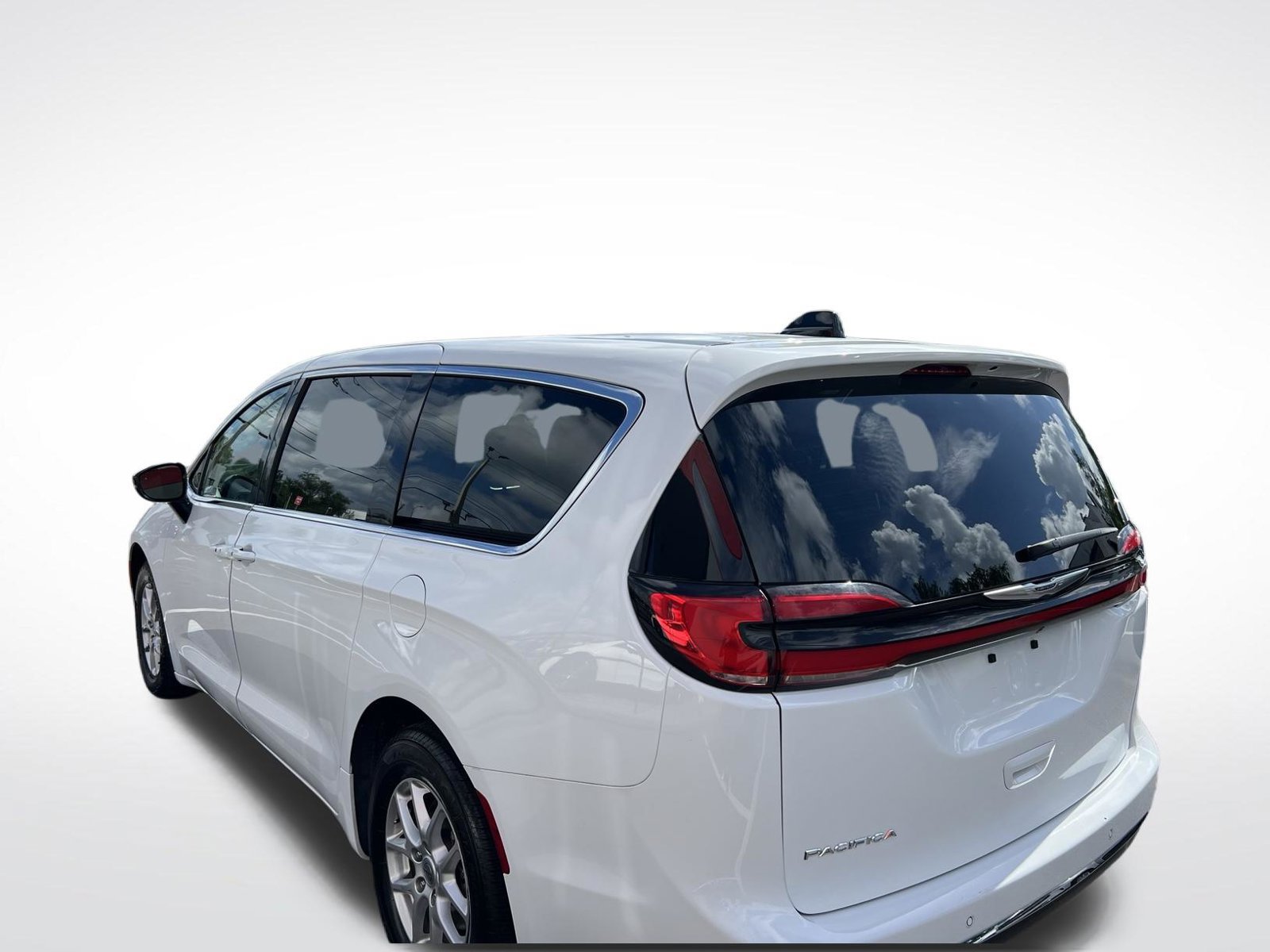 Used 2024 Chrysler Pacifica Touring-L FWD image 5