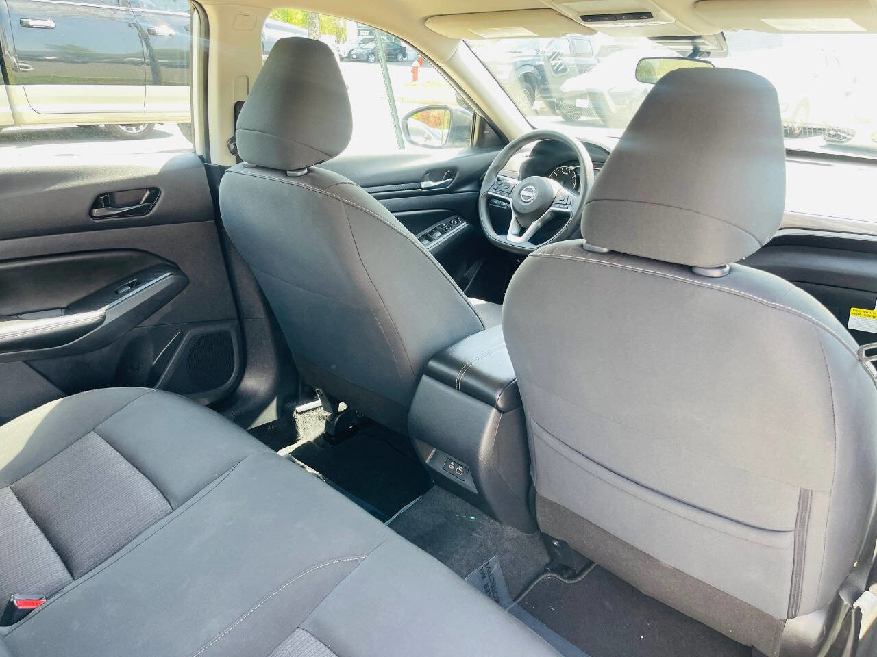 Used 2025 Nissan Altima 2.5 SV image 27