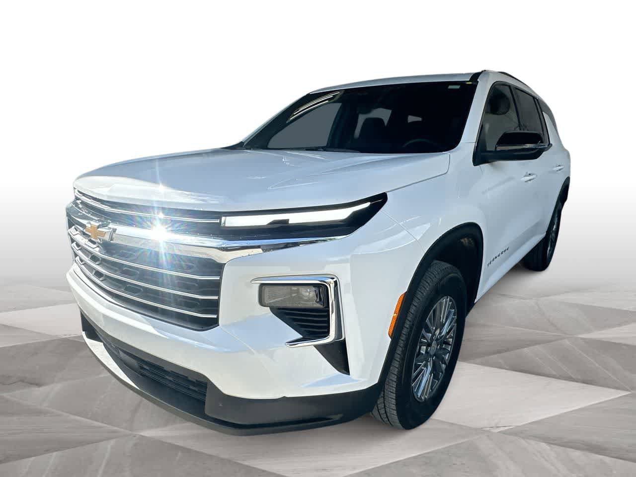 Used 2025 Chevrolet Traverse LT FWD image 4