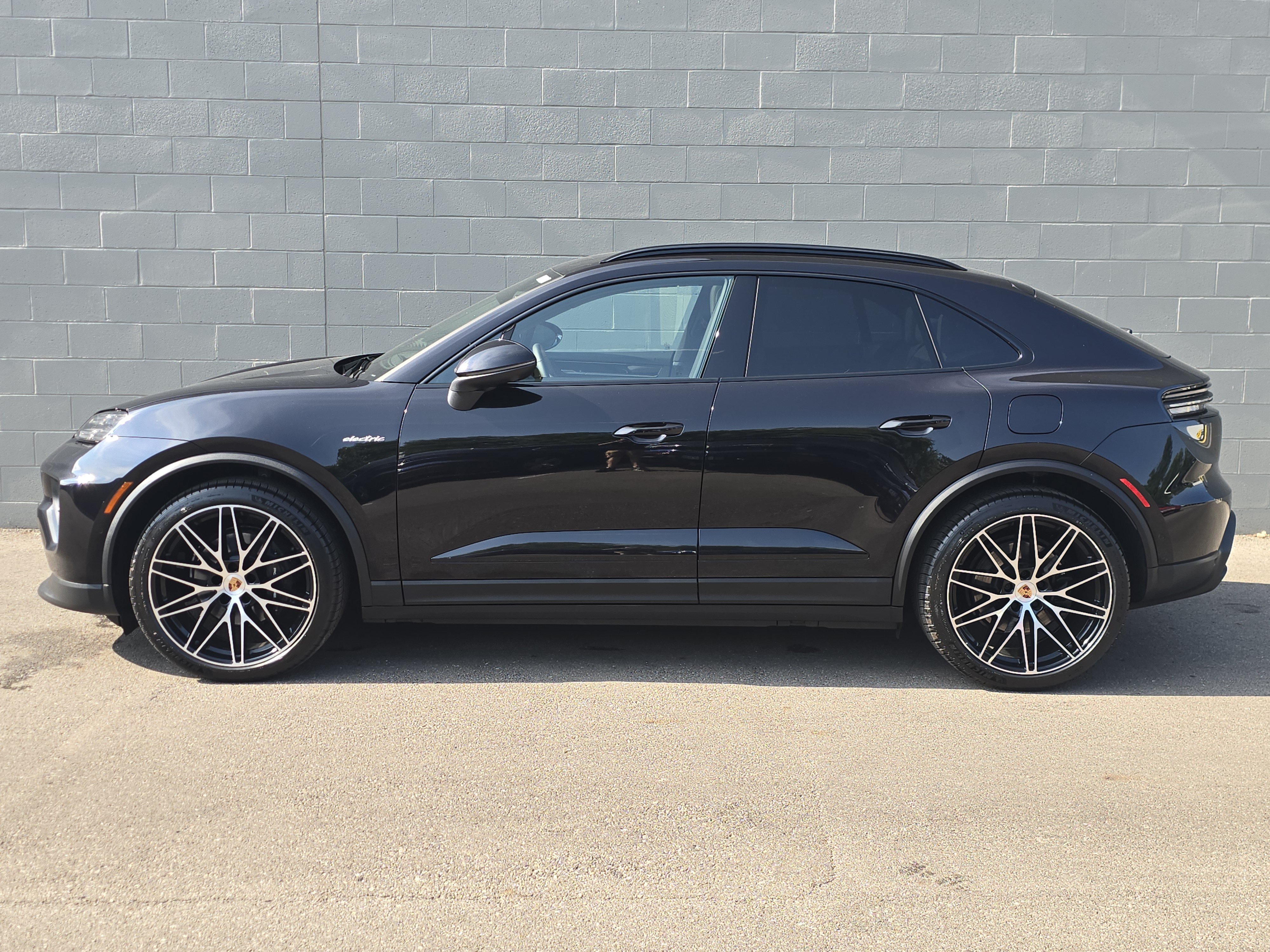 New 2026 Porsche Macan 4 Electric AWD/4WD image 2