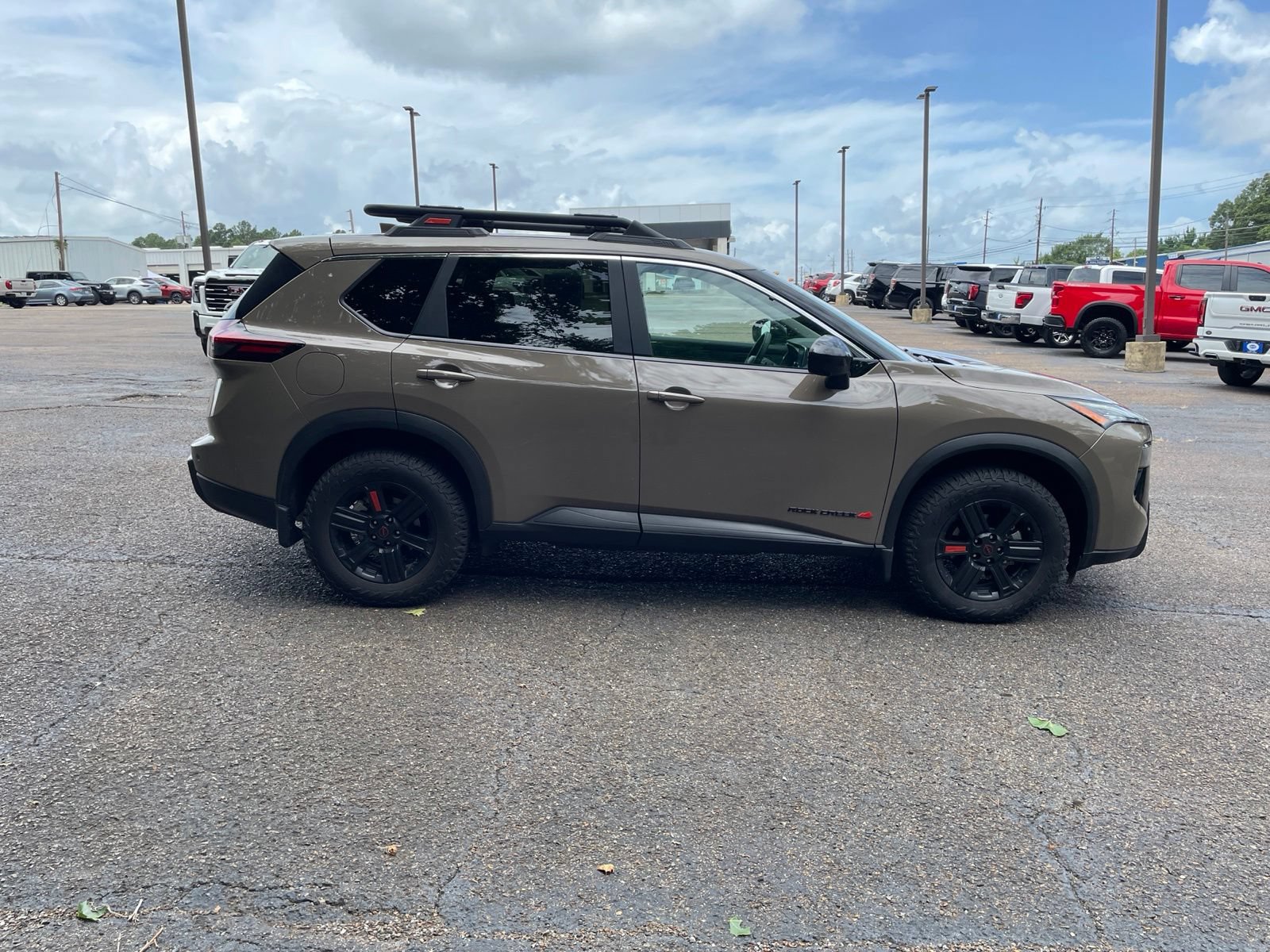 Used 2025 Nissan Rogue SV AWD/4WD image 7