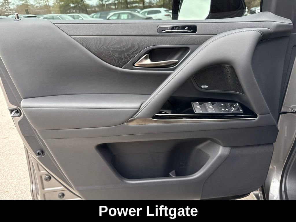 Used 2025 Lexus LX 600 4WD w/ Appearance Package image 14