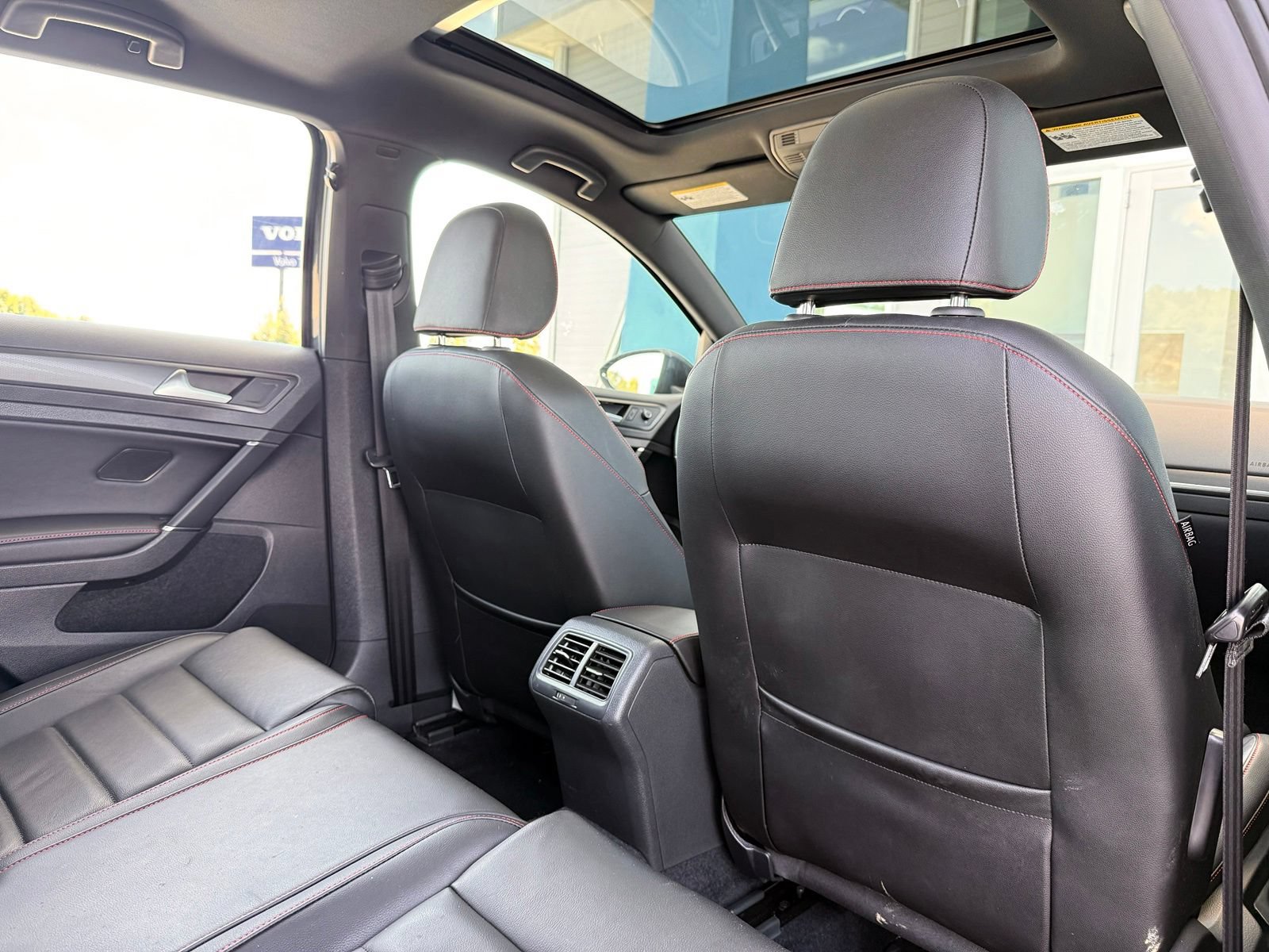Used 2018 Volkswagen GTI SE FWD image 23