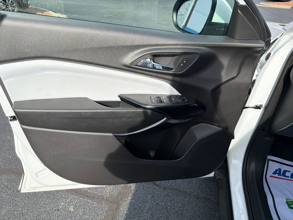 New 2025 Chevrolet Trax LT w/ LT Convenience Package image 10