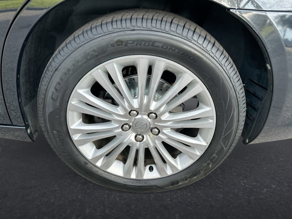 Used 2013 Chrysler 300 C w/ Light Group AWD/4WD image 10