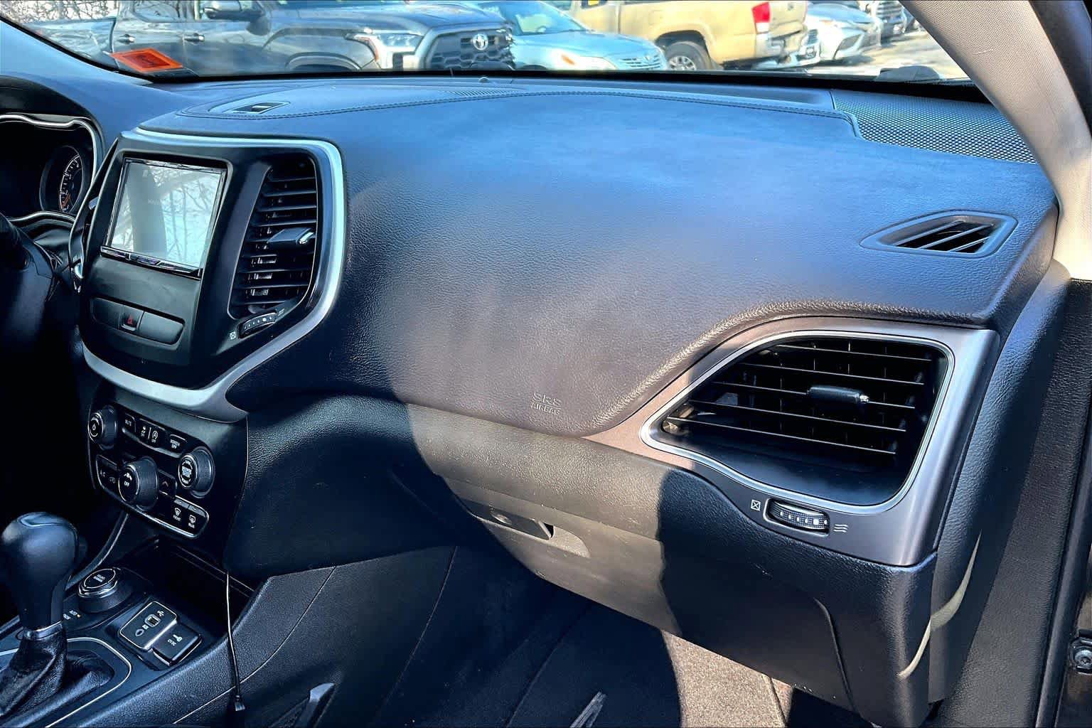Used 2019 Jeep Cherokee Latitude Plus image 17