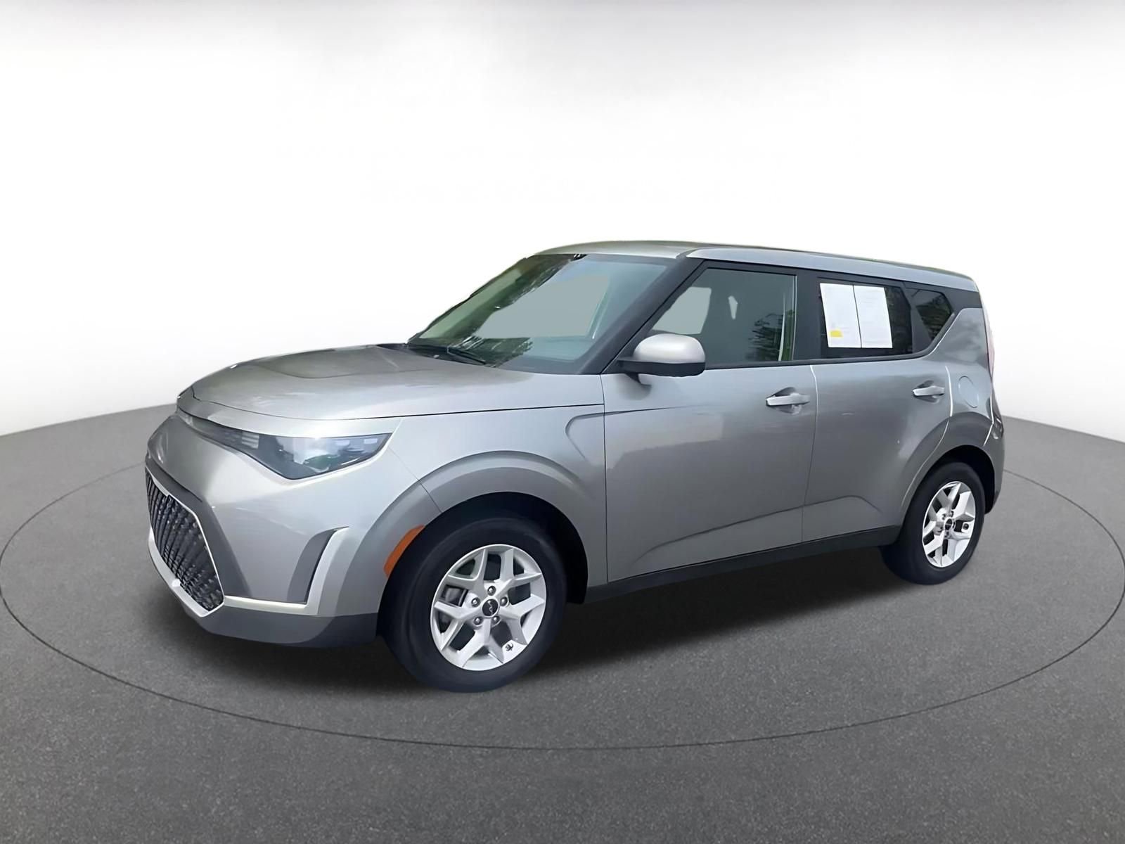 Used 2025 Kia Soul LX w/ LX Technology Package FWD image 8