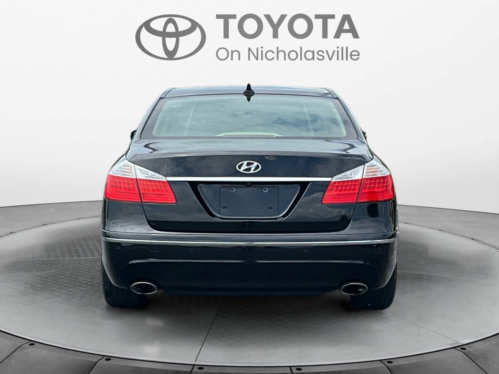 Used 2009 Hyundai Genesis 4.6 w/ Technology Pkg 5 RWD image 4