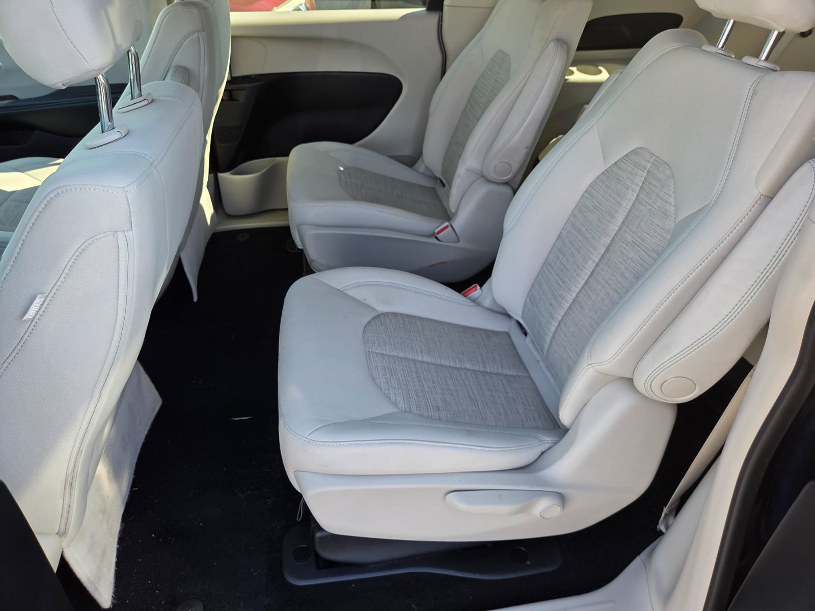 Used 2018 Chrysler Pacifica Touring Plus FWD image 8