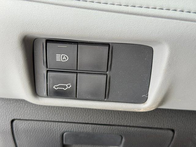 Used 2021 Toyota Highlander LE image 12