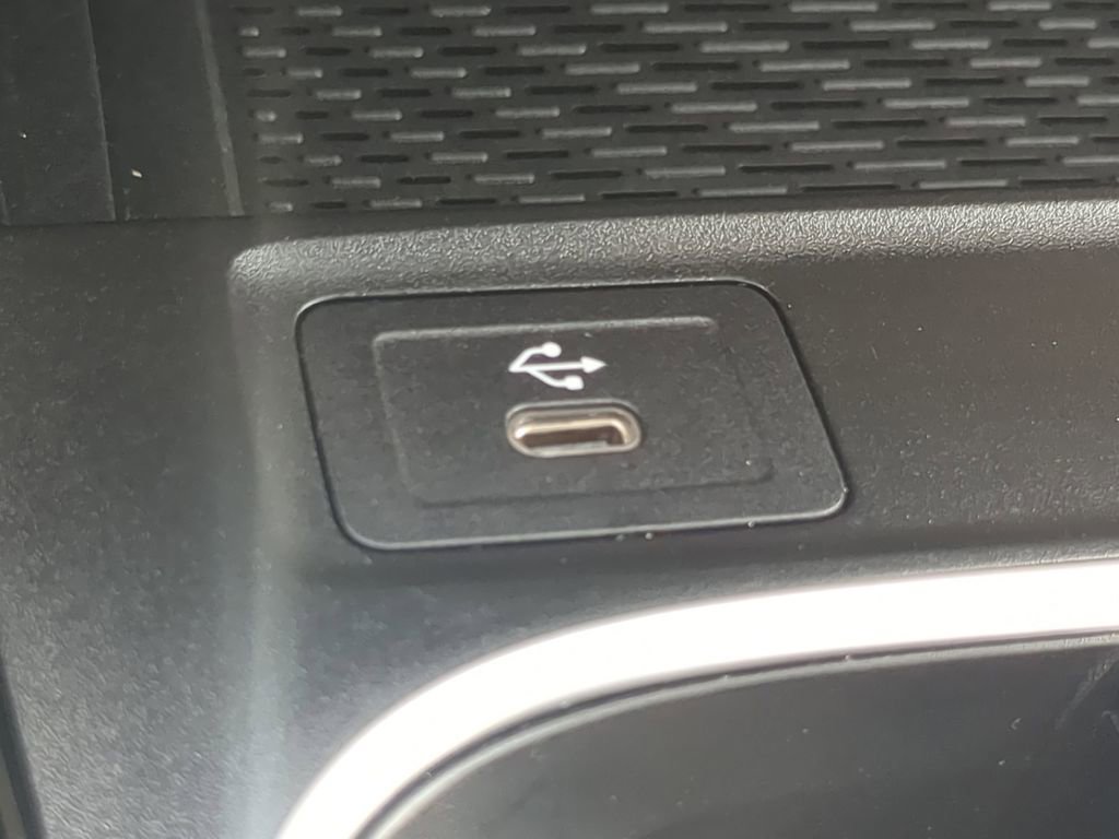 Used 2025 Mercedes-Benz CLA 250 image 9