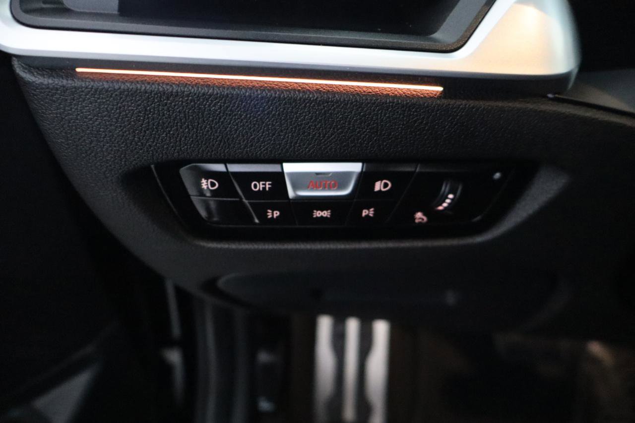 Used 2020 BMW 330i Sedan w/ M Sport Package image 27