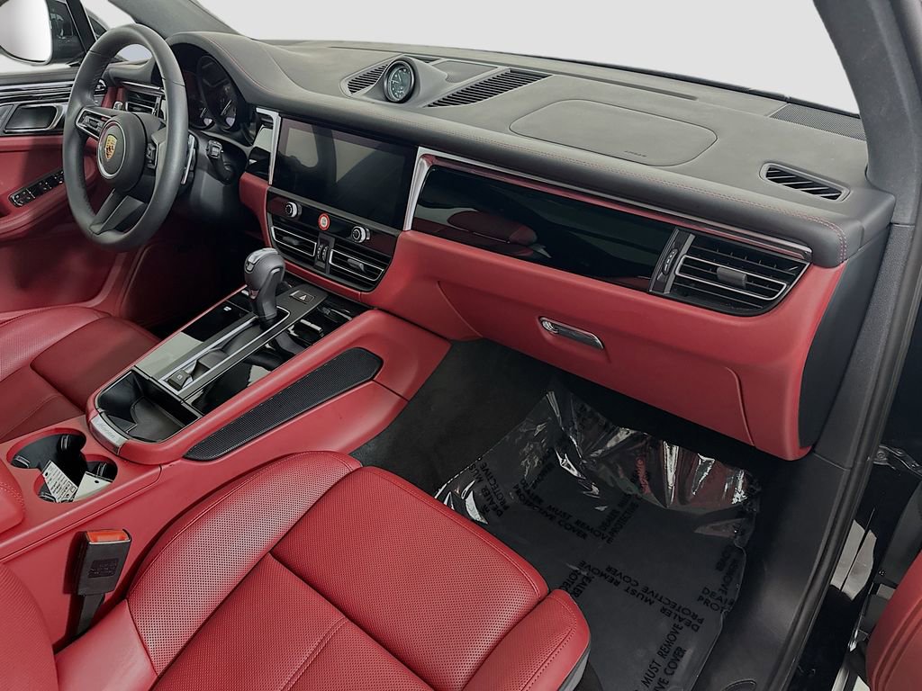 New 2026 Porsche Macan Turbo AWD/4WD image 31