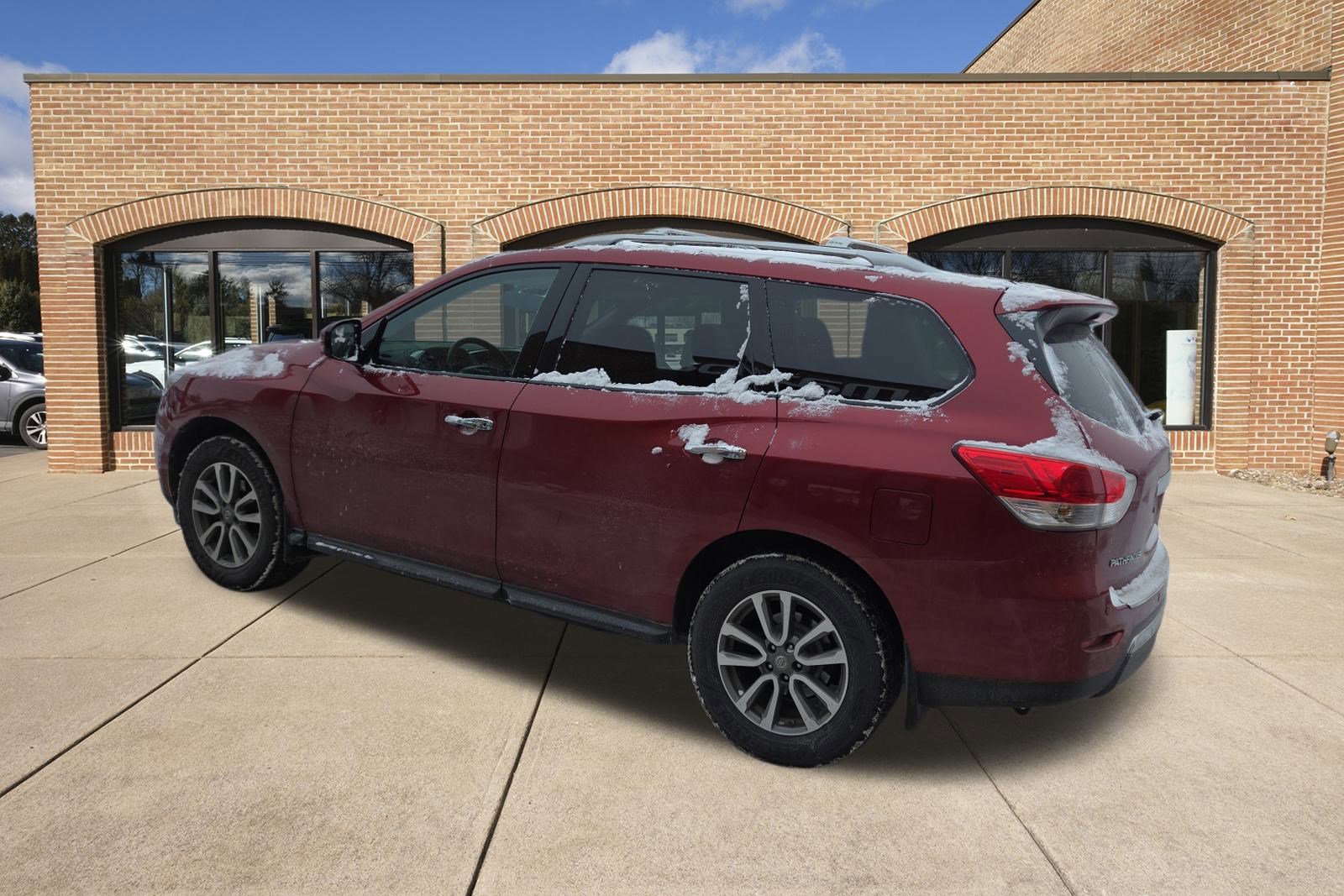 Used 2016 Nissan Pathfinder SV image 5