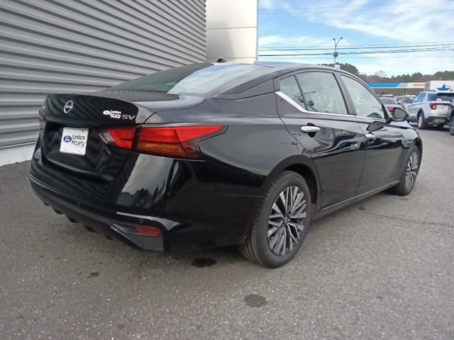 Used 2024 Nissan Altima 2.5 SV image 3