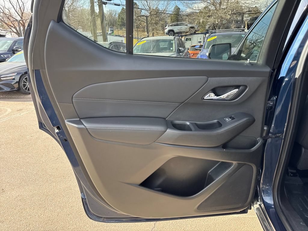 Used 2022 Chevrolet Traverse LT FWD image 26