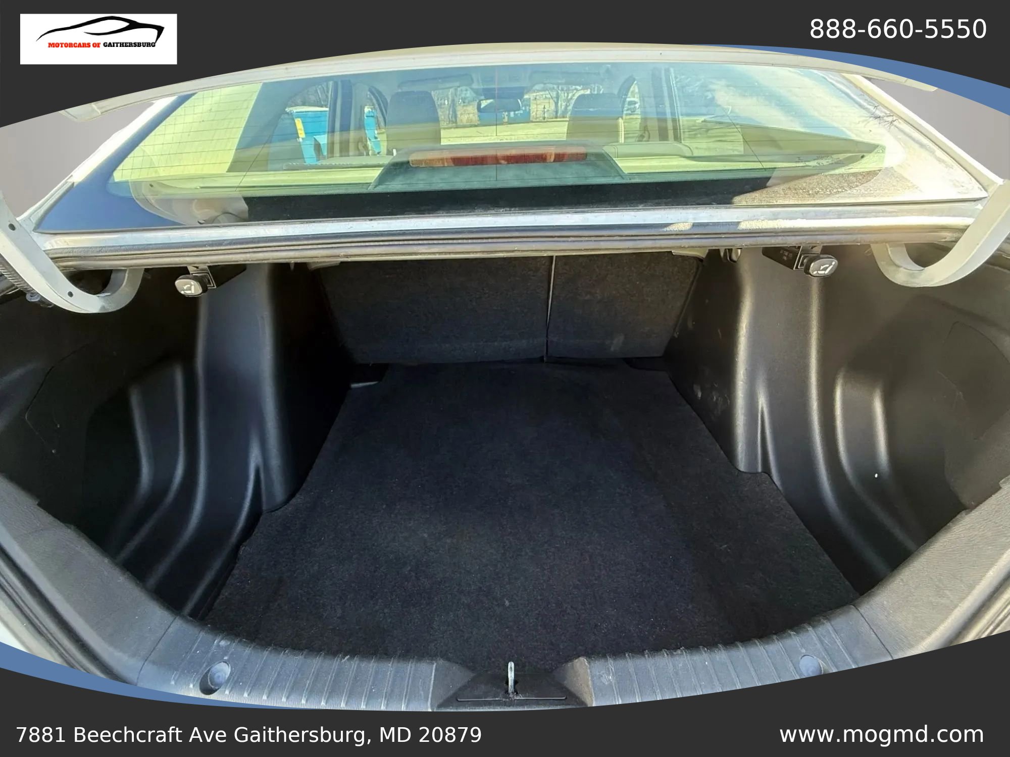 Used 2019 Toyota Yaris L image 11