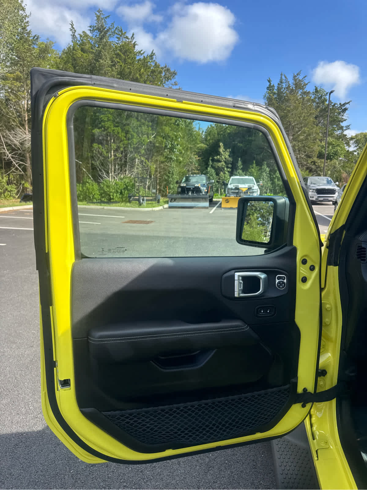 Certified 2023 Jeep Wrangler Sahara w/ Cold Weather Group image 15